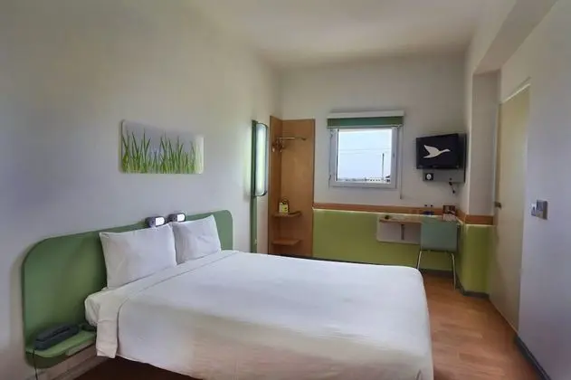 Standard Queen Room