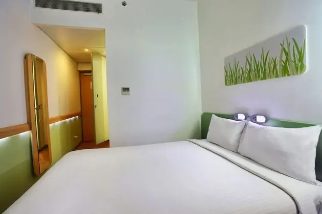 Standard Queen Room