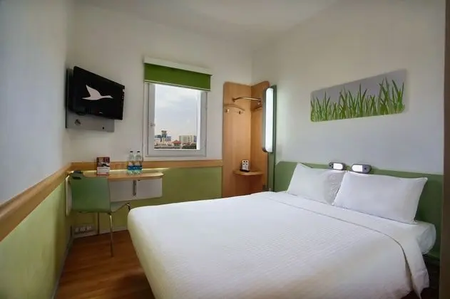 Standard Queen Room