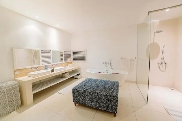 Deluxe Villa, 3 Yatak Odası, Banyolu/Duşlu, Havuz Manzaralı
