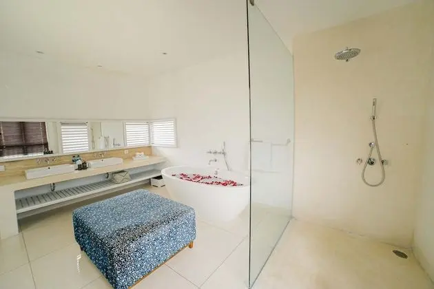 Deluxe Villa, 3 Yatak Odası, Banyolu/Duşlu, Havuz Manzaralı