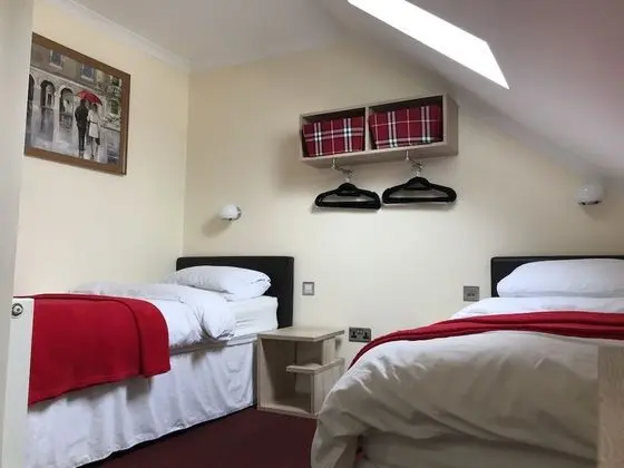 İki Ayrı Yataklı Oda, Banyolu/Duşlu