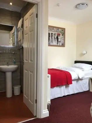 İki Ayrı Yataklı Oda, Banyolu/Duşlu