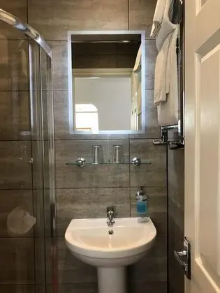 İki Ayrı Yataklı Oda, Banyolu/Duşlu