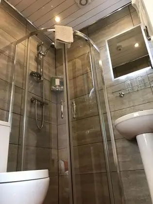 İki Ayrı Yataklı Oda, Banyolu/Duşlu