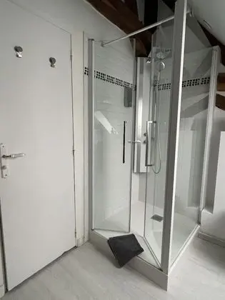 Standard Tek Büyük Yataklı Oda, Banyolu/Duşlu, Bahçe Manzaralı (Chambre Louise)