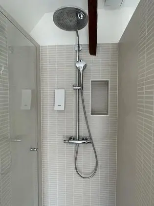 Superior Tek Büyük Yataklı Oda, Banyolu/Duşlu, Bahçe Manzaralı (Chambre Thelma)