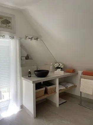 Superior Tek Büyük Yataklı Oda, Banyolu/Duşlu, Bahçe Manzaralı (Chambre Thelma)