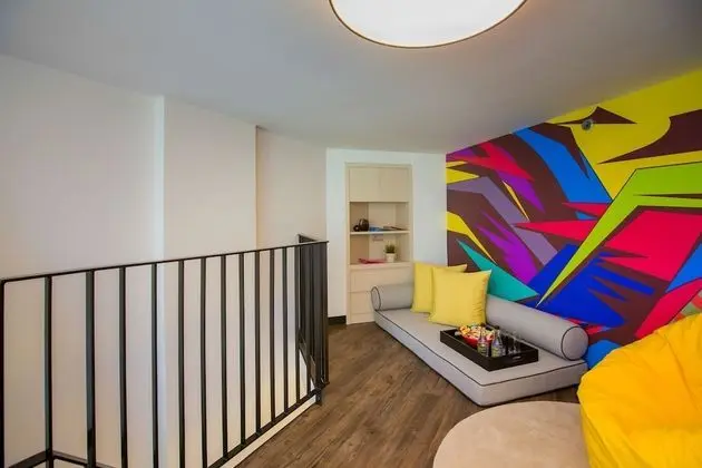 2 Bedroom Loft  (a double bed in first bedroom, a single bed in second bedroom)