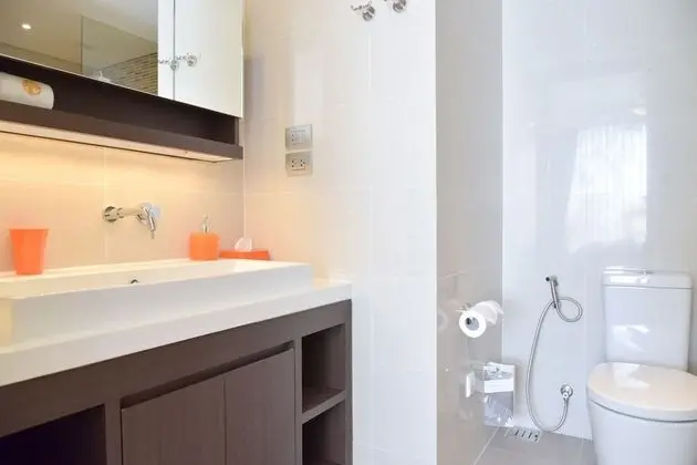 2 Bedroom Loft  (a double bed in first bedroom, a single bed in second bedroom)