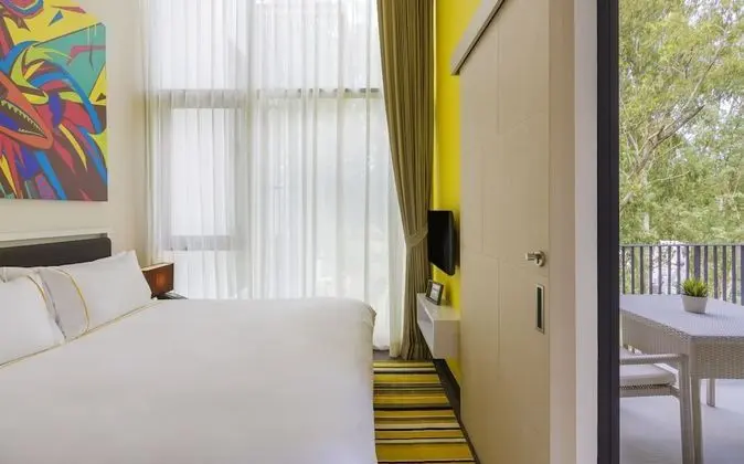 2 Bedroom Loft with Water (a double bed in first bedroom, a single bed in second bedroom)