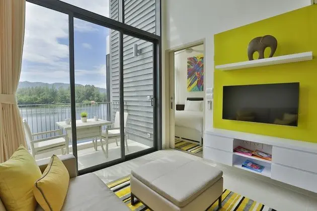 2 Bedroom Loft with Water (a double bed in first bedroom, a single bed in second bedroom)