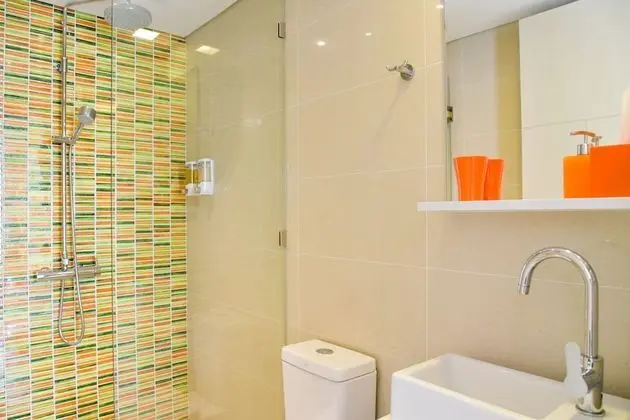 2 Bedroom Loft with Water (a double bed in first bedroom, a single bed in second bedroom)