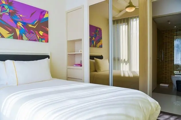 2 Bedroom Water (a double bed in first bedroom, a single bed in second bedroom)