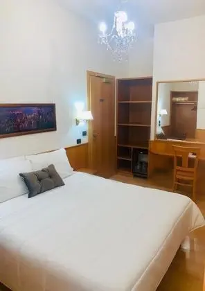 Büyük Yataklı Tek Kişilik Oda