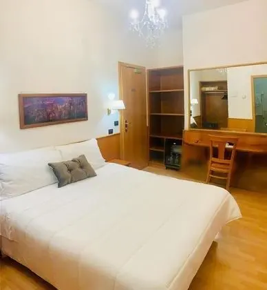 Büyük Yataklı Tek Kişilik Oda