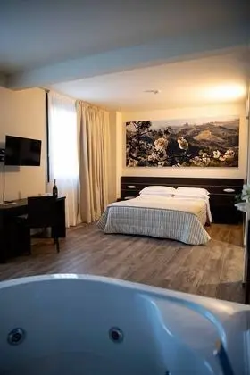 Süit, Sıcak Su Küveti