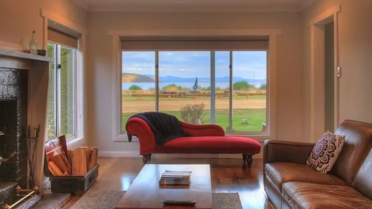 Kır Evi (Castaway)
