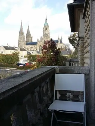 Double Room, Balcony (Queen Bed)