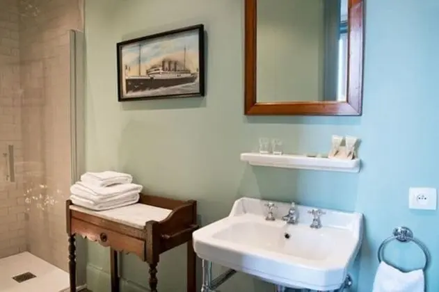 Deluxe Tek Büyük Yataklı Oda (French Line)