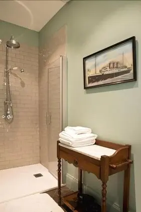 Deluxe Tek Büyük Yataklı Oda (French Line)