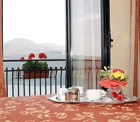 Tek Büyük Yataklı Oda, 1 Çift Kişilik Yatak, Göl Manzaralı