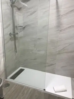 Basic Tek Büyük veya İki Ayrı Yataklı Oda