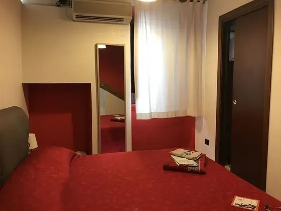 Üç Kişilik Oda