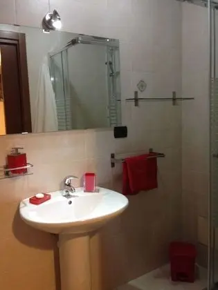 Üç Kişilik Oda