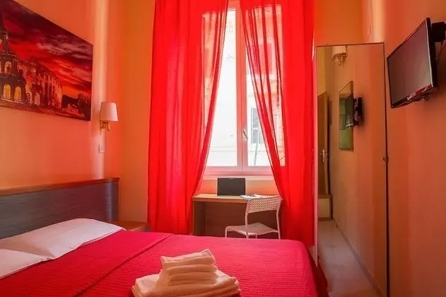 Basic Tek Büyük Yataklı Oda