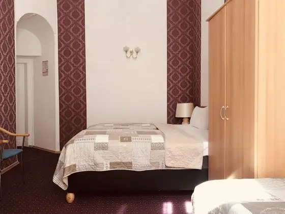 Basic İki Ayrı Yataklı Oda, Ortak Banyo (shared toilet)