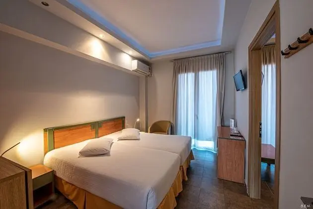 Dört Kişilik Oda, Deniz Manzaralı