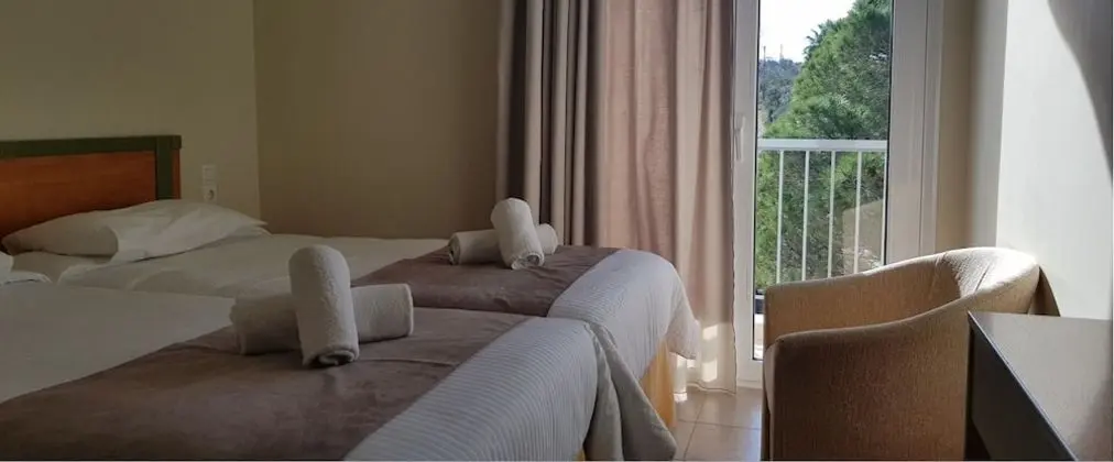 Tek Büyük veya İki Ayrı Yataklı Oda, Bahçe Manzaralı (Back view)