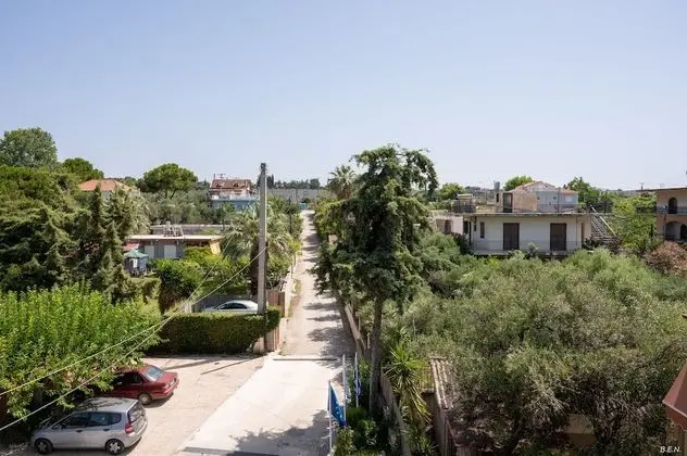 Tek Büyük veya İki Ayrı Yataklı Oda, Bahçe Manzaralı (Back view)