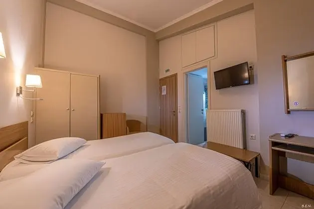 Tek Büyük veya İki Ayrı Yataklı Oda, Bahçe Manzaralı (Back view)