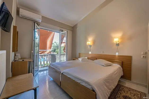 Tek Büyük veya İki Ayrı Yataklı Oda, Bahçe Manzaralı (Back view)