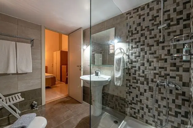 Tek Büyük veya İki Ayrı Yataklı Oda, Bahçe Manzaralı (Back view)
