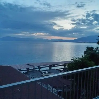 Üç Kişilik Oda, Deniz Manzaralı