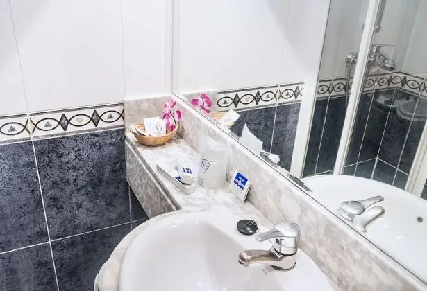 Büyük Yataklı Tek Kişilik Oda