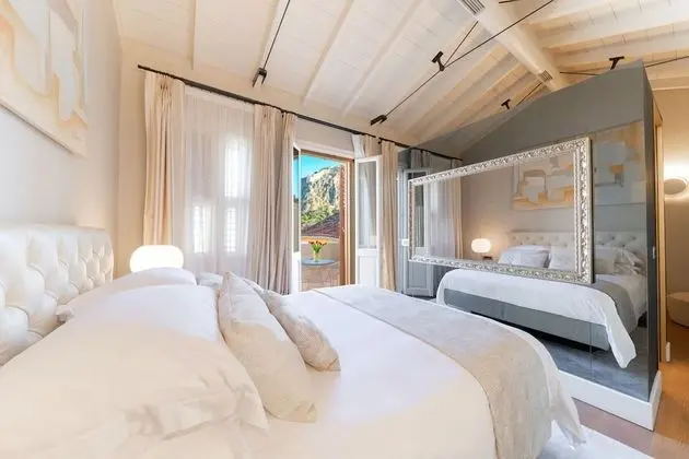 Deluxe Queen Suite