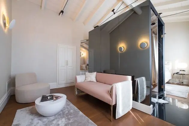 Deluxe Queen Suite