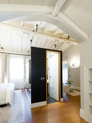 Deluxe Queen Suite