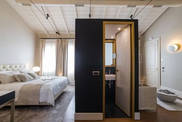 Deluxe Queen Suite