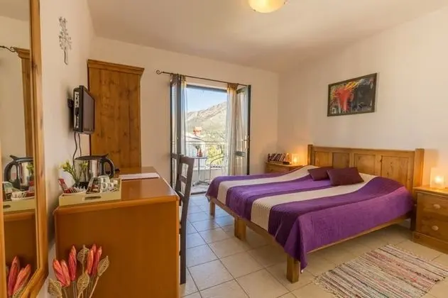 Tek Büyük Yataklı Oda (Superior Double Room with Balcony)