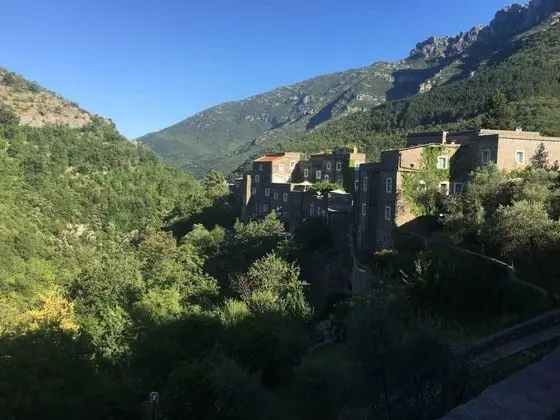 Apart Daire, 1 Büyük (Queen) Boy Yatak ve Çekyat