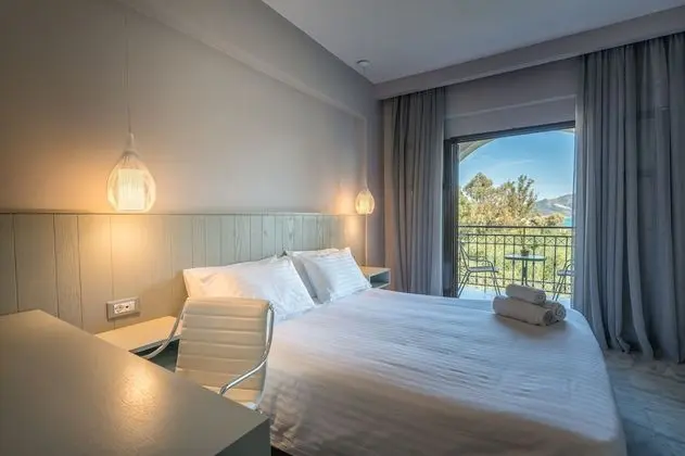 Tek Büyük Yataklı Oda, Balkon, Bahçe Manzaralı