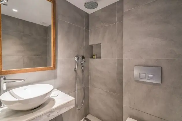 Tek Büyük Yataklı Oda, Balkon, Bahçe Manzaralı