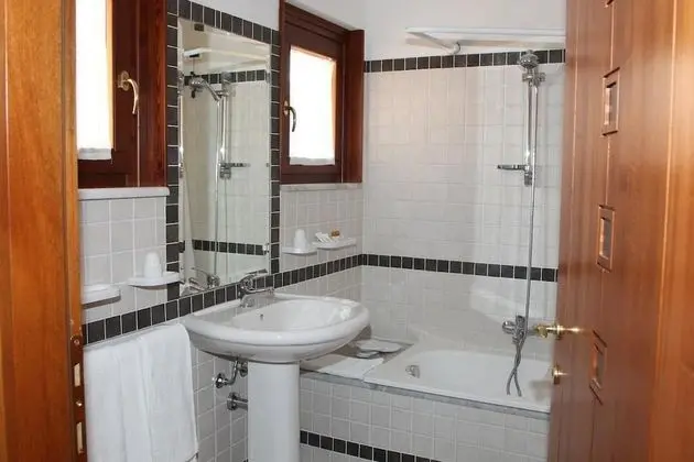 Büyük Yataklı Tek Kişilik Oda