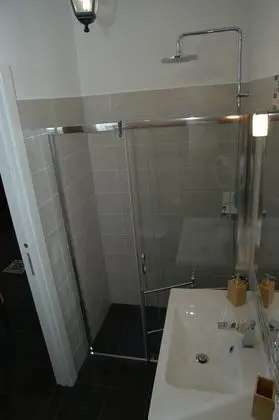 Üç Kişilik Oda (Arancia Amara)