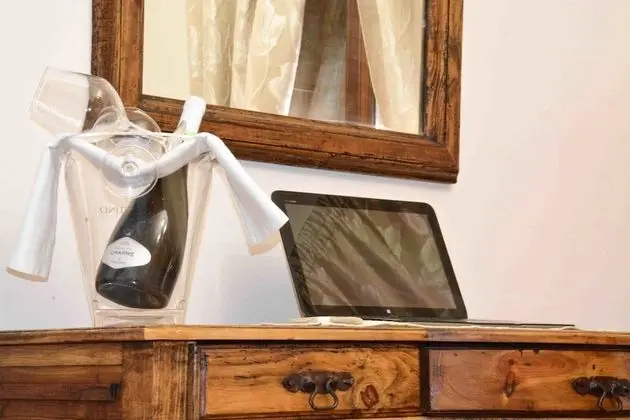 Classic Tek Büyük veya İki Ayrı Yataklı Oda, Kısmi Deniz Manzaralı